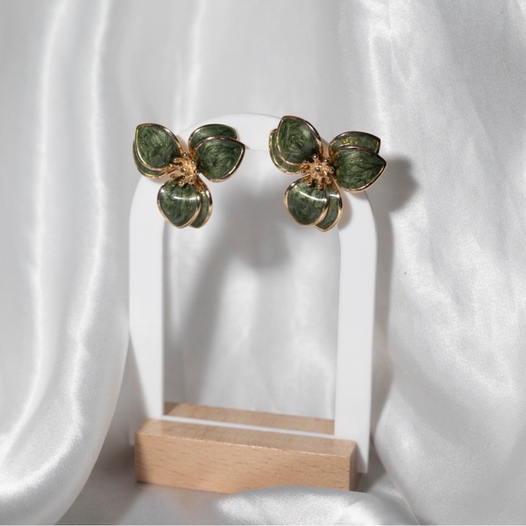 ✨Anthropologie Adela Green Floral Earrings - Picture 2 of 7